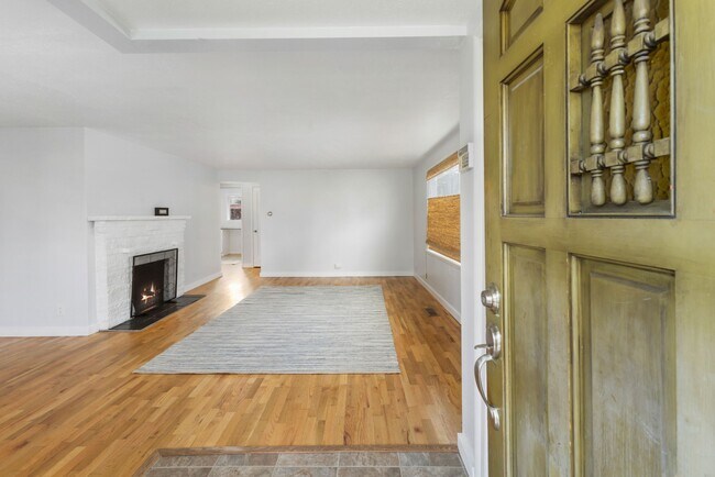 Foto del edificio - Charming 3BR Home with Private Yard in Puyallup