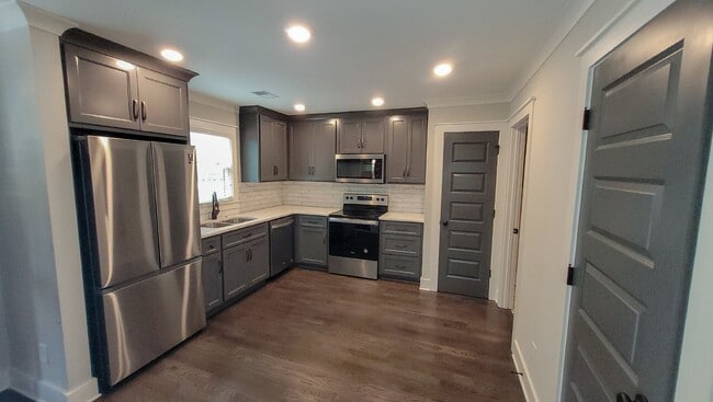 Building Photo - Single Bedroom Charmer