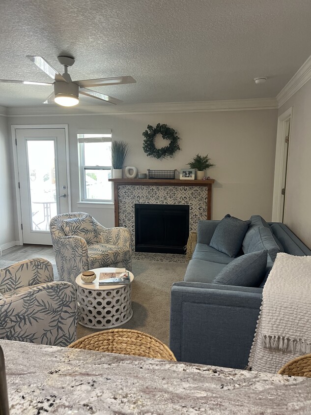 Living Area - 100 Fairway Park Blvd