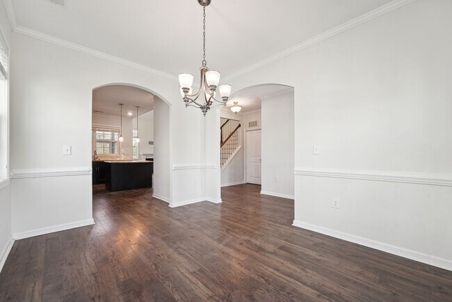 Building Photo - 2312 Longmont Dr