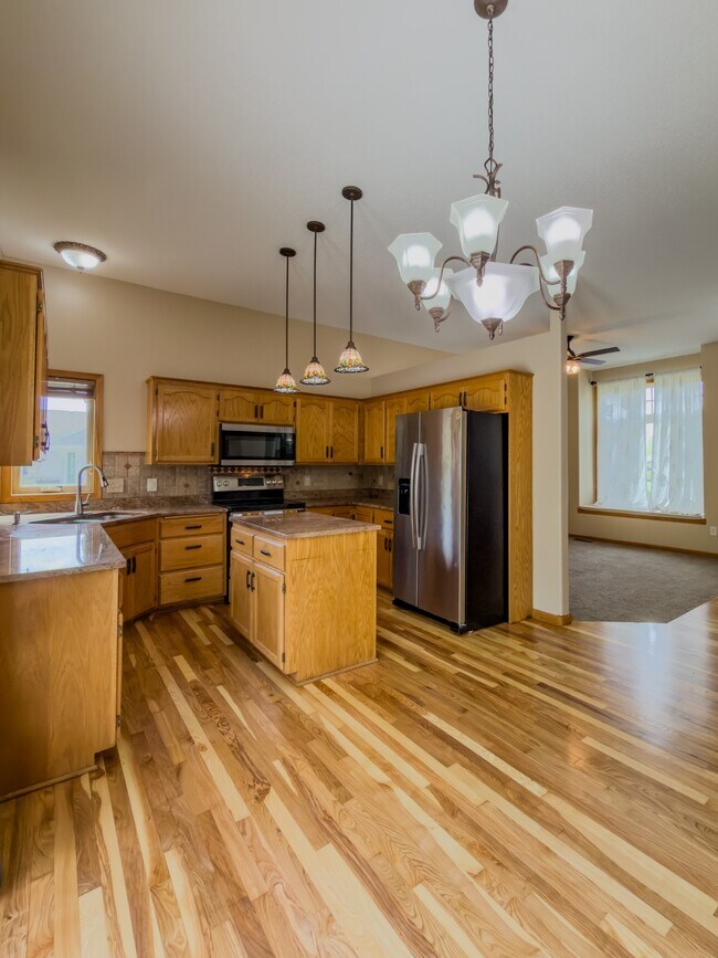 Foto del edificio - 23684 Birch Rd