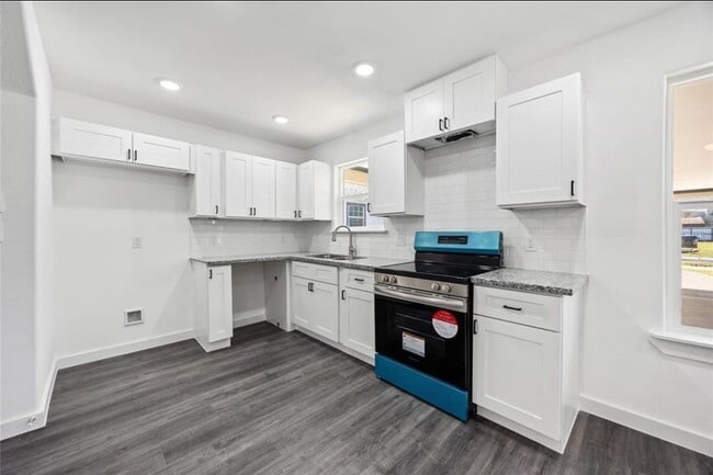 Building Photo - 2310 Wavell St