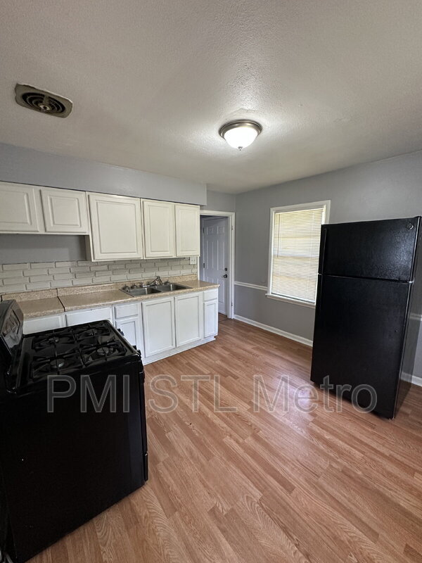Building Photo - 10191 Baron Dr