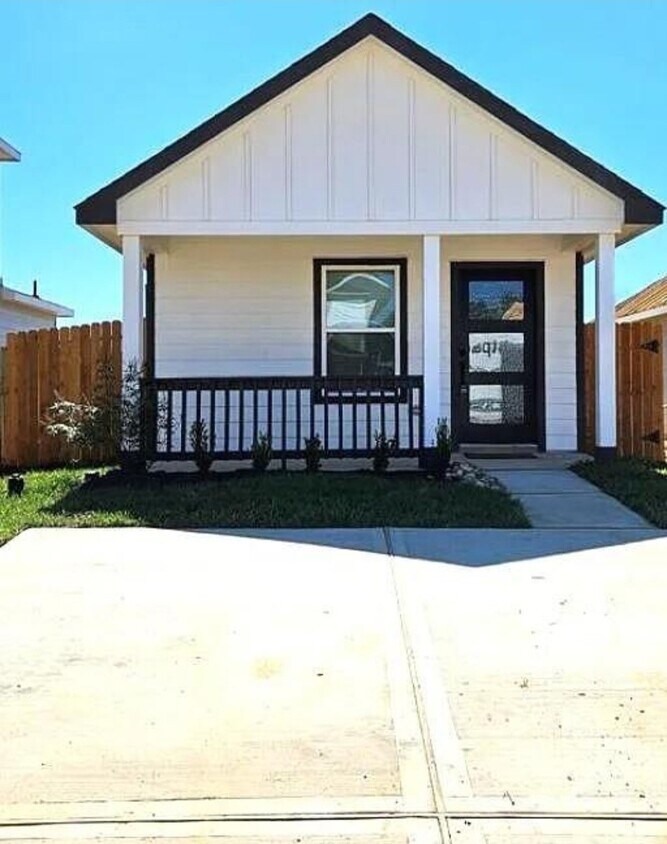 Primary Photo - 16478 Valerie Marie Pl