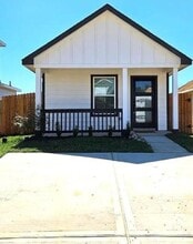 Building Photo - 16478 Valerie Marie Pl