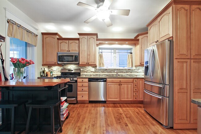 Foto del edificio - 1029 Cleveland St
