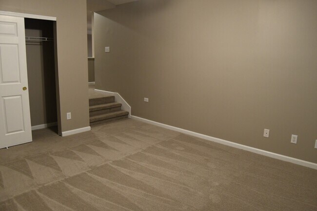 Building Photo - 706 Braemere Dr