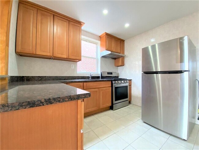 Foto del edificio - 2530 Cropsey Ave