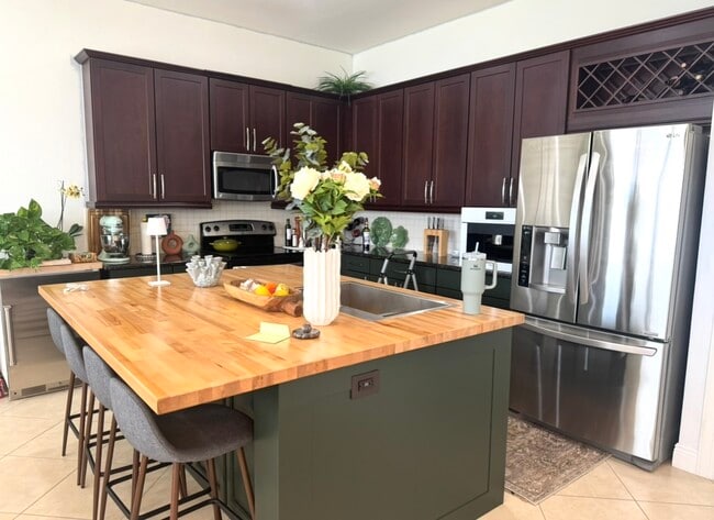 Building Photo - 21670 Red Latan Way