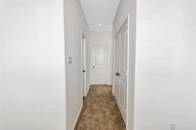 Building Photo - 160 The Bad Wy