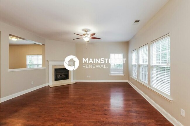 Building Photo - 4 Bedroom Pet-Friendly Home in Charlotte, NC with Main Street Renewal