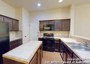 Foto del edificio - 661 Creekside Cir
