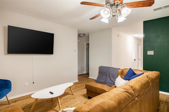 Foto del edificio - 4401 Dovemeadow Dr