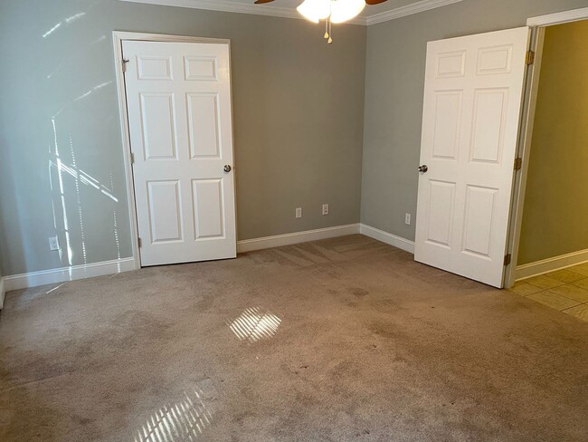 Foto del edificio - MOVE-IN READY!