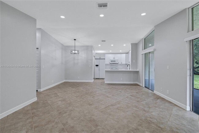 Building Photo - 618 Woodgate Cir