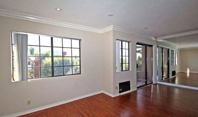 Building Photo - 10655 Kinnard Ave
