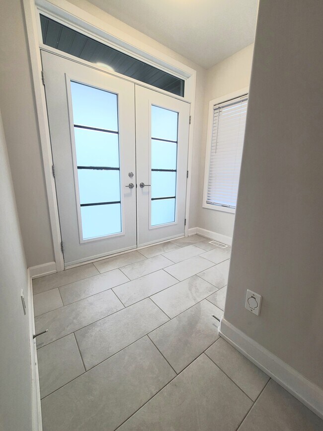 Building Photo - 528 Lucent St