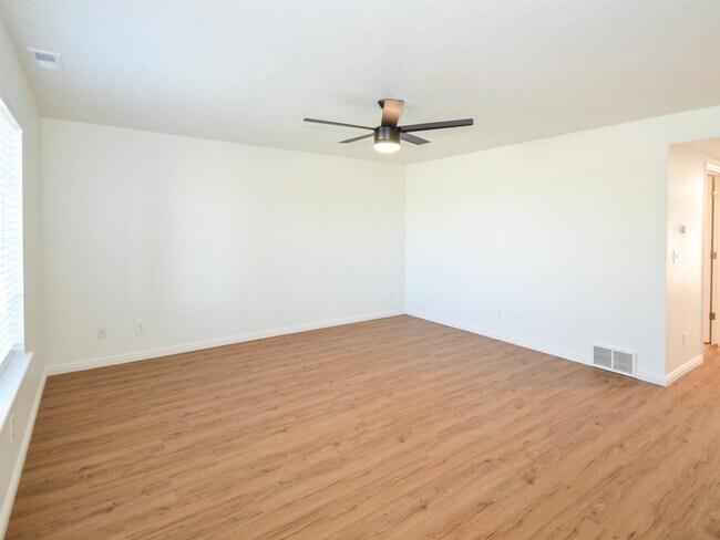 Foto del edificio - 450 W 1800 N