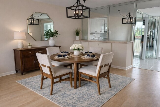 Building Photo - 1523 E Hillsboro Blvd