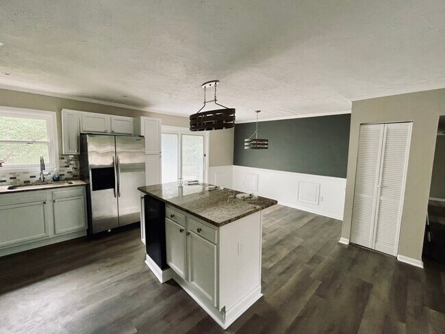 Building Photo - 3193 Abbeywood Dr