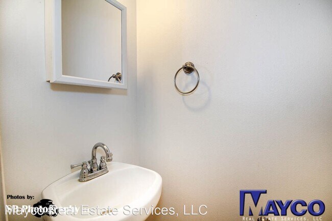 Foto del edificio - 3 br, 2.5 bath House - 8411 Buncombe Rd.