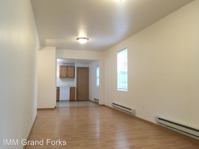 Building Photo - 414-414B 3rd Ave S