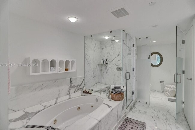 Building Photo - 2627 S Bayshore Dr