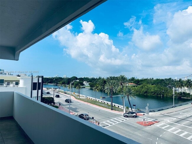 Foto del edificio - 4101 Indian Creek Dr