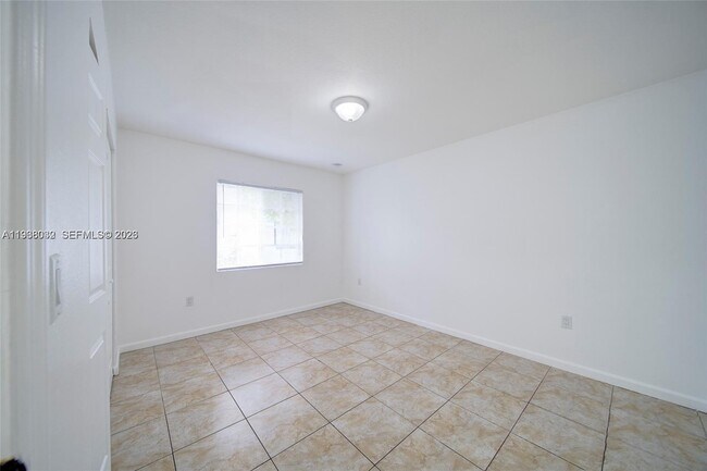 Foto del edificio - 2243 NW 61st St