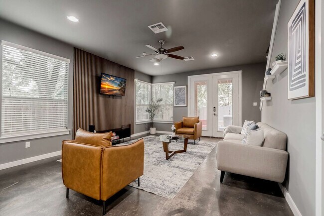 Foto del edificio - 2002 Rosewood Ave