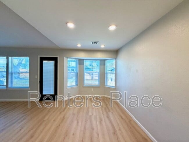 Building Photo - 1804 S Gardenia Ave