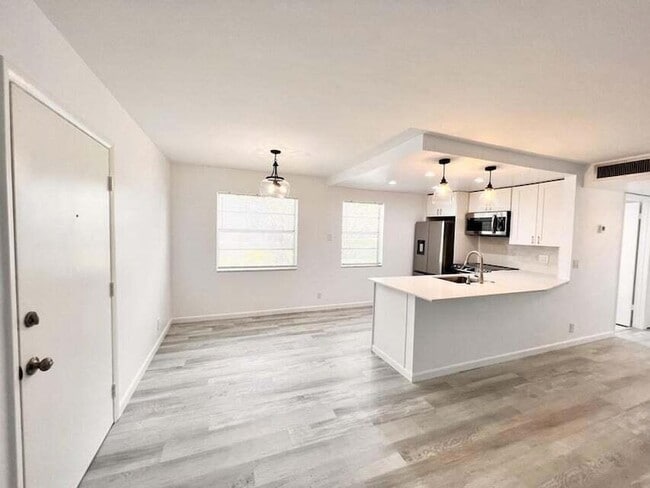 Building Photo - 58 Normandy Ln