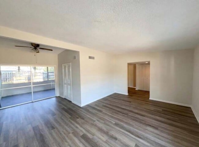 Foto del edificio - 141 SE Calmoso Dr