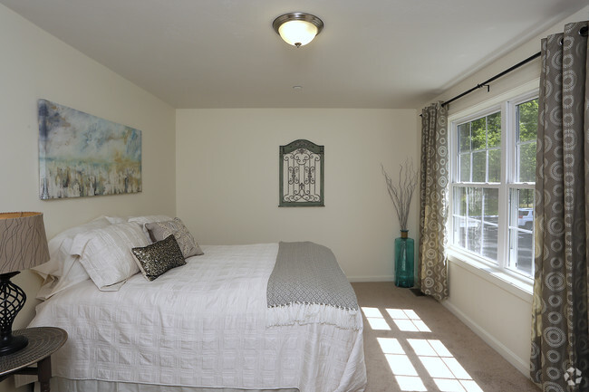 Master Bedroom - Hidden Oak Way