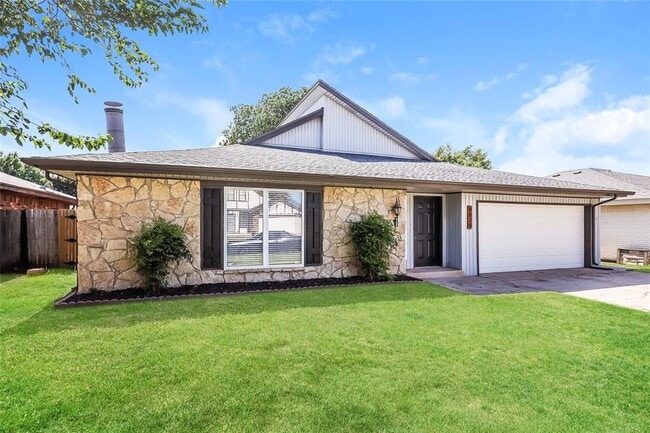 Building Photo - 8829 Parkridge Dr