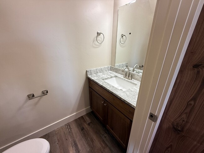 Foto del edificio - Eastside View Townhomes