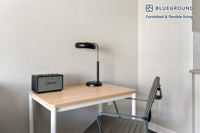 Foto del edificio - 5648 Bay St