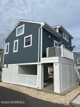 Building Photo - 204 Gull Ln