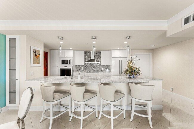 Foto del edificio - 4740 S Ocean Blvd