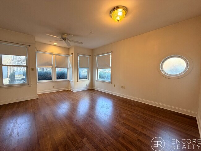Foto del edificio - 8-10 Glencoe St. Unit 1