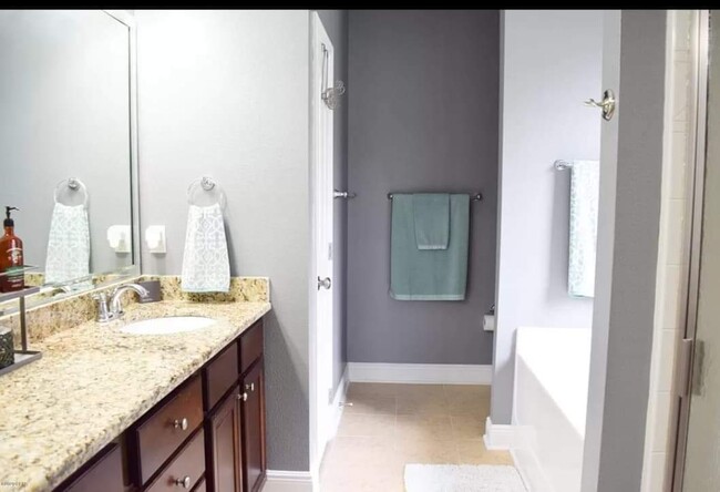 Building Photo - 4039 Brook Stone Dr
