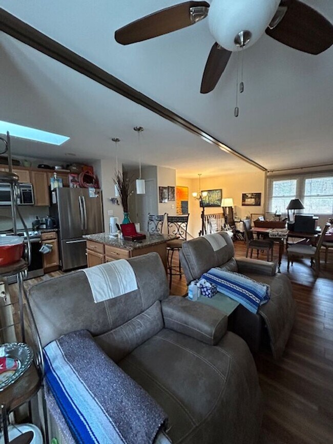 Foto del edificio - Rooms for Rent, Shared Living in a Beautiful Furnished Home