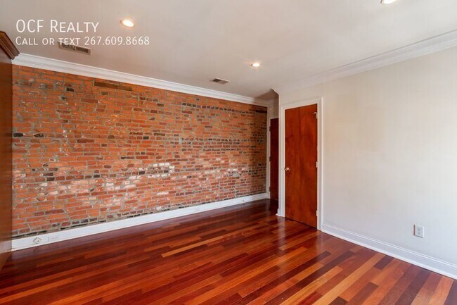Foto del edificio - 2739 W Girard Ave