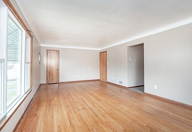 Foto del edificio - 4633 Warner Rd