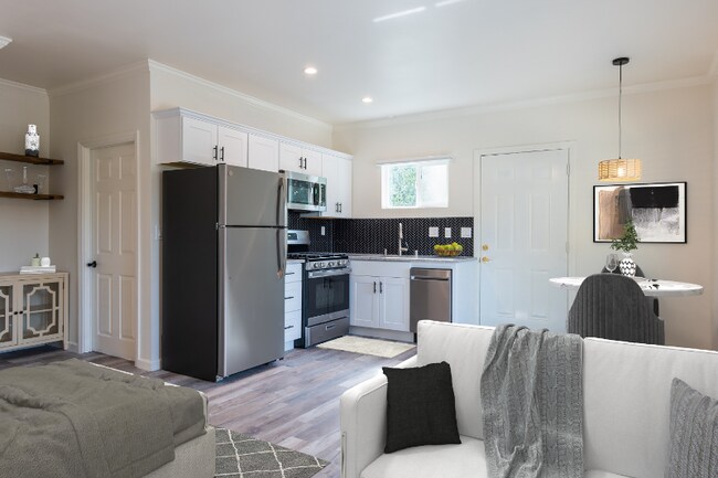 Foto del edificio - 7018 Lurline Ave