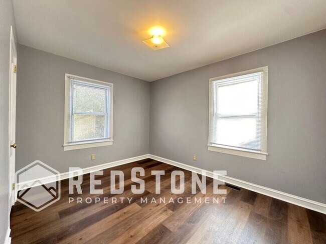 Building Photo - 2568 Park Rd Ext
