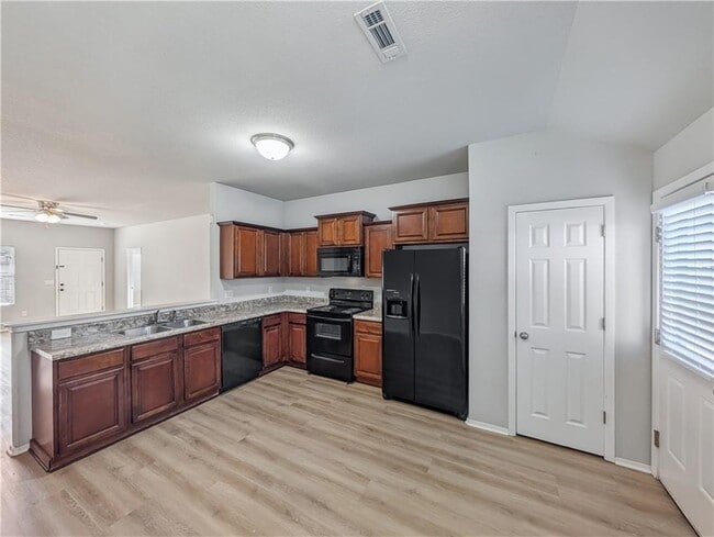 Building Photo - 848 NW Evans Cir