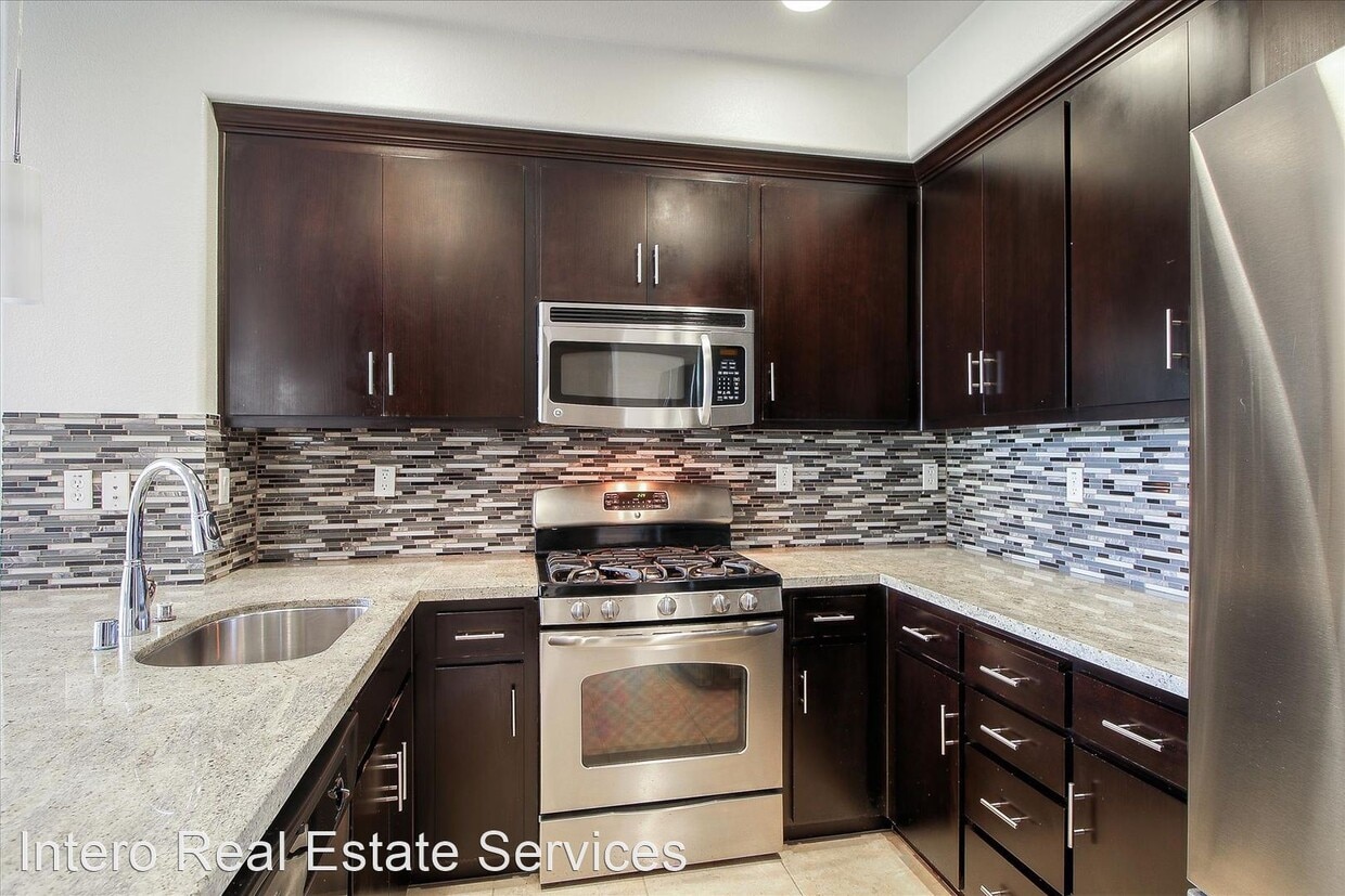 Primary Photo - 2 br, 2.5 bath House - 958 E Duane Avenue ...