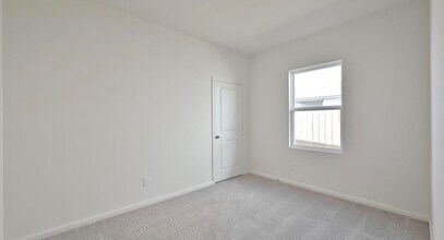 Building Photo - 524 Halifax Ct