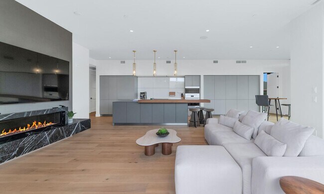 Foto del edificio - Rates Vary: $11,995 - $22,495